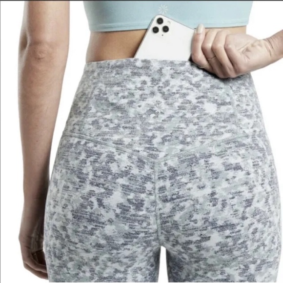 Athleta Elation Textured 7/8 Tight-Meadow Snowfall Blue Camouflauge-Size XS - Picture 3 of 11